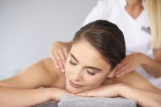 Rückenmassage Trier Wohltuende Rückenmassage zur Linderung von Alltagsstress und Verspannungen in Trier.